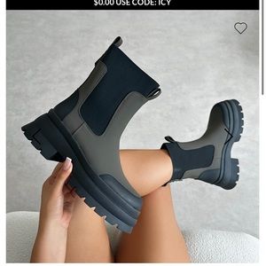 Boots *SOLD* 🚨